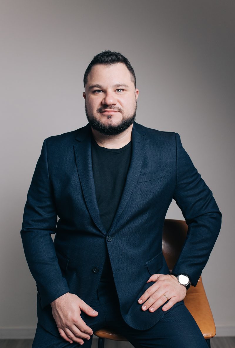 Dr. Lucas Galvani