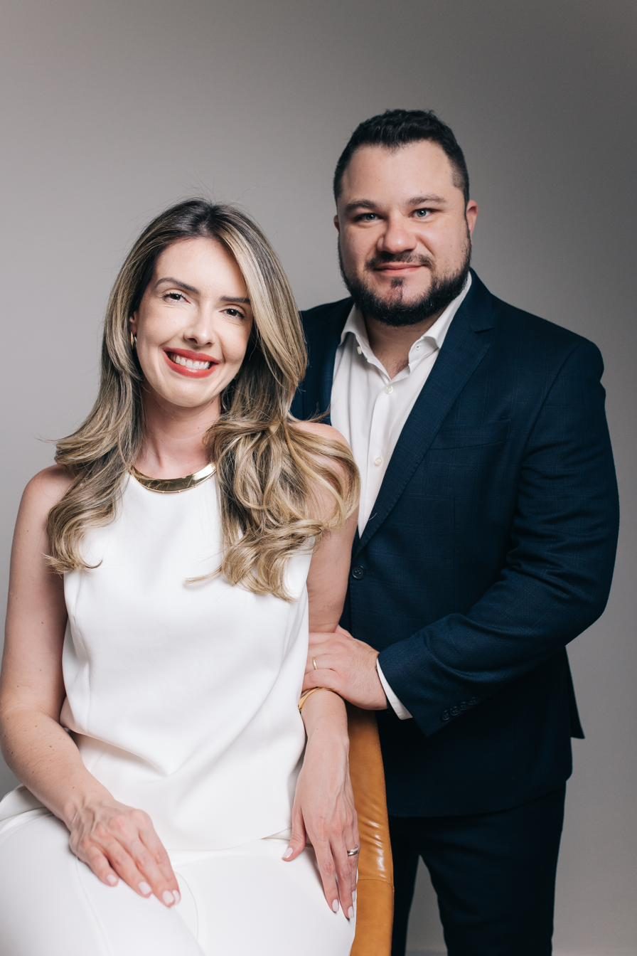 Dra. Camila Carraro e Dr. Lucas Galvani — Clínica Carraro & Galvani Mococa SP
